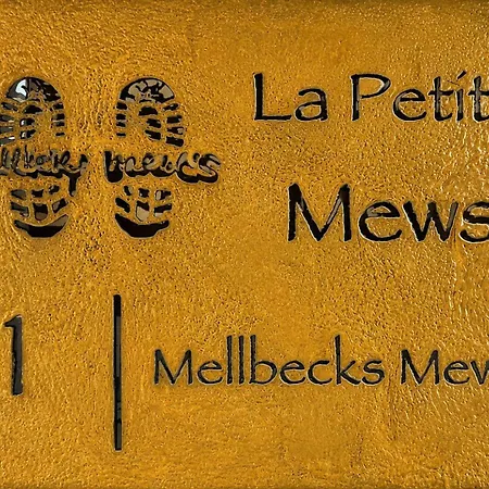 Muddy Boots-la Petite Mews *